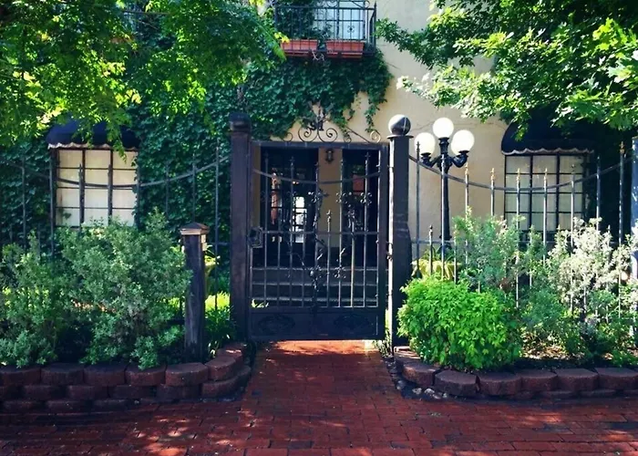 Downtown With Comfort & Convenience